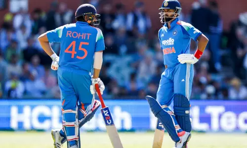 Rohit और अय्यर के बीच मैदान पर हुई मज़ेदार नोकझोंक कैमरे में कैद Rohit और अय्यर के बीच मैदान पर हुई मज़ेदार नोकझोंक कैमरे में कैद