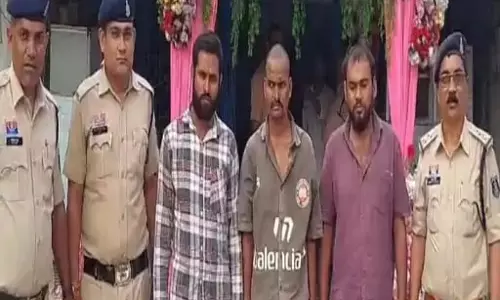 6 बदमाश गिरफ्तार, तीन थानों की पुलिस ने की कार्रवाई 6 बदमाश गिरफ्तार, तीन थानों की पुलिस ने की कार्रवाई