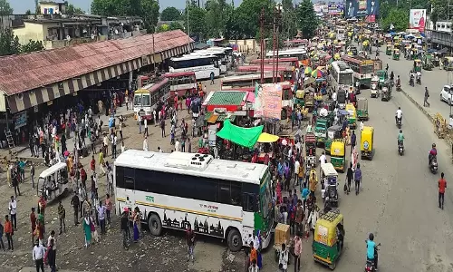 Bareilly: बसों में हंगामा, रिकॉर्ड 50 हजार यात्रियों ने किया सफर Bareilly: बसों में हंगामा, रिकॉर्ड 50 हजार यात्रियों ने किया सफर