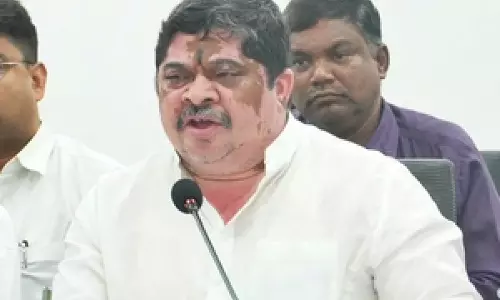 Telangana परिवहन मंत्री ने निजी बस ऑपरेटरों को दी कड़ी चेतावनी Telangana परिवहन मंत्री ने निजी बस ऑपरेटरों को दी कड़ी चेतावनी