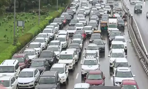 Bareilly: मुख्य मार्गों पर जाम, त्योहार का मज़ा किरकिरा Bareilly: मुख्य मार्गों पर जाम, त्योहार का मज़ा किरकिरा