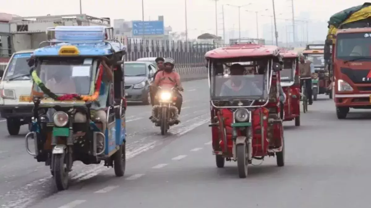 Bareilly: बहनों की सुविधा के लिए नगर पालिका ने चलाई मुफ्त ई-रिक्शा Bareilly: बहनों की सुविधा के लिए नगर पालिका ने चलाई मुफ्त ई-रिक्शा