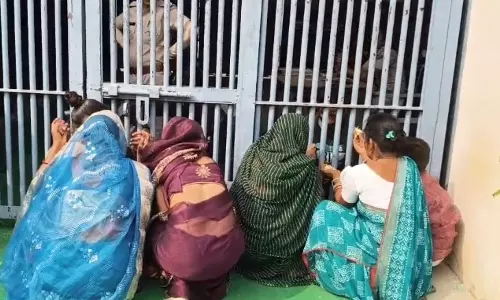 Bareilly: जेल में भाईदूज उत्सव, कैदियों को बहनों का आशीर्वाद