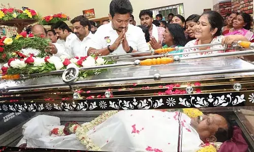 Tamil Nadu: उपमुख्यमंत्री ने विधायक पोन्नुसामी को श्रद्धांजलि दी