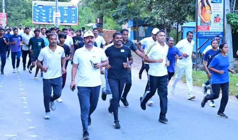 Adilabad में पुलिस स्मृति दिवस के अवसर पर 5 किलोमीटर दौड़ का आयोजन Adilabad में पुलिस स्मृति दिवस के अवसर पर 5 किलोमीटर दौड़ का आयोजन
