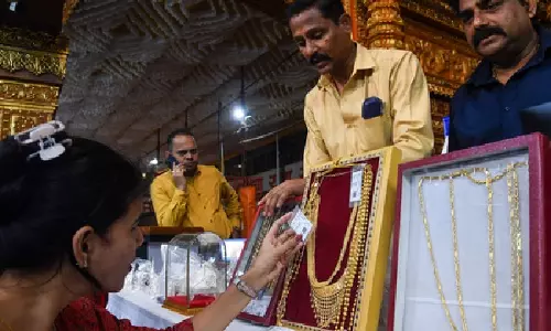 सोने-चांदी में गिरावट, अमेरिकी महंगाई डेटा से पहले दबाव बढ़ा