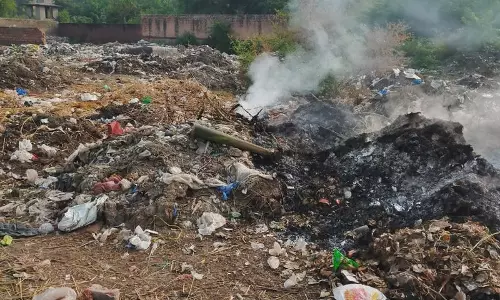 Haryana : कचरा जलाने से हिसार के निवासियों के स्वास्थ्य को खतरा Haryana : कचरा जलाने से हिसार के निवासियों के स्वास्थ्य को खतरा