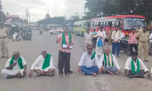 गन्ने की फसल का दाम तय; किसानों का विरोध प्रदर्शन