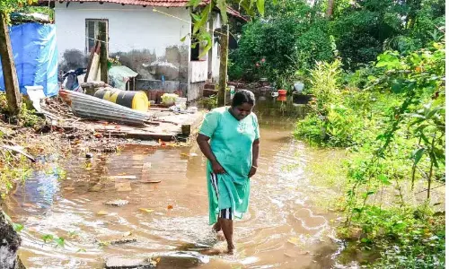 Kerala : तटीय घरों में पानी भर गया Kerala : तटीय घरों में पानी भर गया