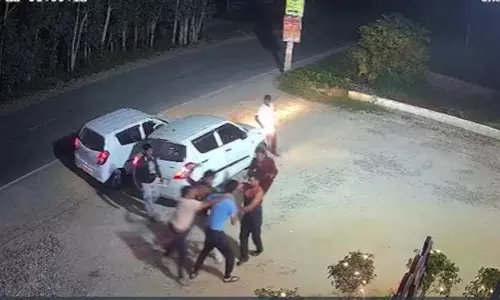 बाइक सवार का अपहरण, पहले एक्सीडेंट कर किया घायल फिर उठा ले गए बदमाश