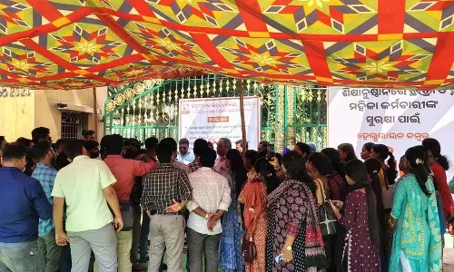 Odisha : गेस्ट फैकल्टी सदस्यों ने विक्रम देव यूनिवर्सिटी का मेन गेट बंद कर दिया