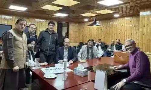 Srinagar: राज्यसभा चुनाव को लेकर मुख्यमंत्री उमर ने नेताओं के साथ चर्चा की
