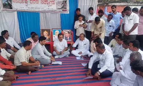 Basavanabagewadi : 143 परिवारों के घरों को खाली कराया गया; धरना प्रदर्शन