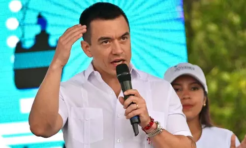Ecuador के राष्ट्रपति ने जहरीली मिठाई से हत्या के तीसरे प्रयास का दावा किया Ecuador के राष्ट्रपति ने जहरीली मिठाई से हत्या के तीसरे प्रयास का दावा किया