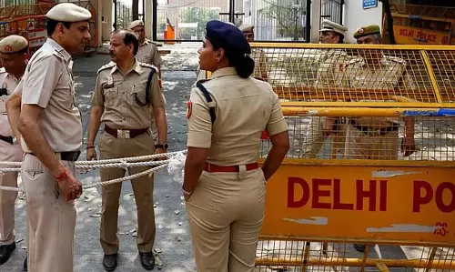 दिल्ली में आतंकी हमले की साजिश रचने के आरोप में संदिग्ध ISIS आतंकियों को गिरफ्तार किया दिल्ली में आतंकी हमले की साजिश रचने के आरोप में संदिग्ध ISIS आतंकियों को गिरफ्तार किया