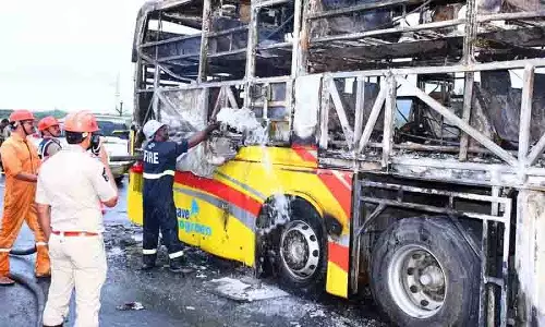 Kurnool बस हादसे के बाद सोशल मीडिया पर जनता का आक्रोश फूटा