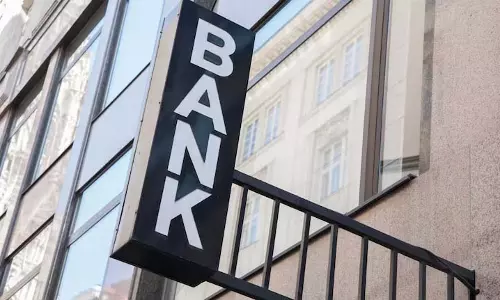 PSBs का ध्यान अपनी हिस्सेदारी कम करने पर, सरकार के विलय के फैसले का इंतजार PSBs का ध्यान अपनी हिस्सेदारी कम करने पर, सरकार के विलय के फैसले का इंतजार