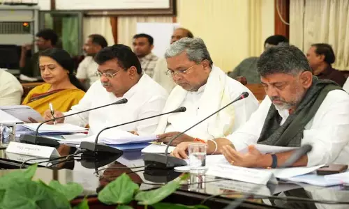 Toyota, रिलायंस कर्नाटक में 27,607 करोड़ रुपये का निवेश करेंगी, 8,704 नौकरियां पैदा करेंगी Toyota, रिलायंस कर्नाटक में 27,607 करोड़ रुपये का निवेश करेंगी, 8,704 नौकरियां पैदा करेंगी