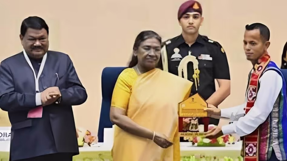 Assam : भारत के राष्ट्रपति ने अनुकरणीय जमीनी स्तर की सेवा के लिए बोको के जितुल राभा को सम्मानित किया