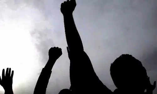 MP: सड़क दुर्घटना में युवक की मौत से एनएच-3 पर विरोध प्रदर्शन
