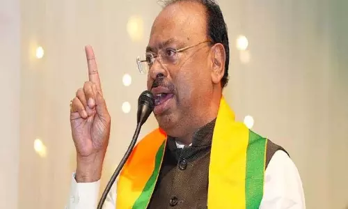 Bawankule ने भाजपा कार्यकर्ताओं को चेतावनी दी: सभी व्हाट्सएप ग्रुप निगरानी में Bawankule ने भाजपा कार्यकर्ताओं को चेतावनी दी: सभी व्हाट्सएप ग्रुप निगरानी में