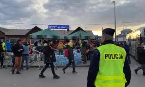Ukraine: रेलवे स्टेशन पर ग्रेनेड हमले में चार की मौत, 12 घायल Ukraine: रेलवे स्टेशन पर ग्रेनेड हमले में चार की मौत, 12 घायल