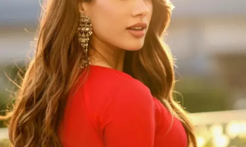 Janhvi Kapoor ने मां श्रीदेवी के लिए लिखी कविता पढ़ी