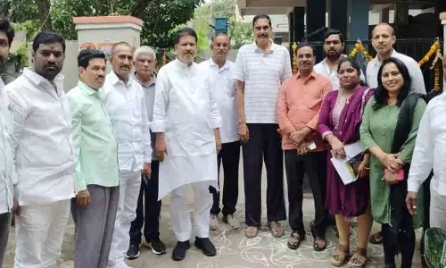 मगंती सुनीता का समर्थन करें... कार चुनाव चिह्न के लिए वोट करें: MLA माधवराम मगंती सुनीता का समर्थन करें... कार चुनाव चिह्न के लिए वोट करें: MLA माधवराम