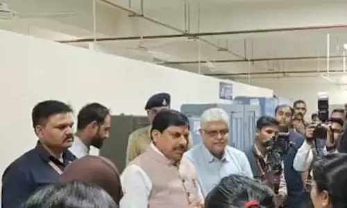 CM मोहन यादव ने हमीदिया अस्पताल में कार्बाइड बंदूक के पीड़ितों से की मुलाकात CM मोहन यादव ने हमीदिया अस्पताल में कार्बाइड बंदूक के पीड़ितों से की मुलाकात