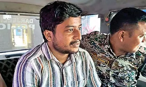 फर्जी प्रमाण पत्र रैकेट में एक व्यक्ति गिरफ्तार फर्जी प्रमाण पत्र रैकेट में एक व्यक्ति गिरफ्तार