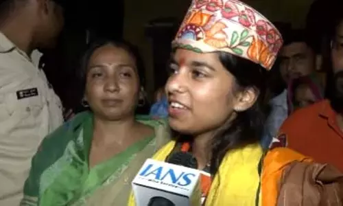 भाजपा प्रत्याशी और गायिका मैथिली ठाकुर ने किया गीत प्रस्तुतिकरण भाजपा प्रत्याशी और गायिका मैथिली ठाकुर ने किया गीत प्रस्तुतिकरण