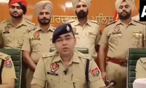 नशा तस्करी के आरोप में 2 गिरफ्तार, 2.86 किलो ड्रग्स बरामद नशा तस्करी के आरोप में 2 गिरफ्तार, 2.86 किलो ड्रग्स बरामद