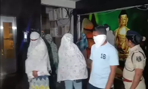 CG BREAKING: स्पा सेंटरों पर पुलिस का छापा, सेक्स रैकेट के आरोपी गिरफ्तार