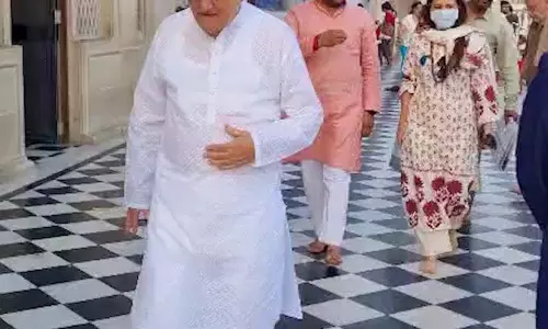साक्षी धोनी ने हर की पौड़ी में अर्पित की पूजा