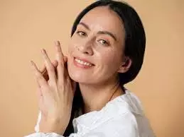 Anti Ageing Tips: इन आसान टिप्स से 40 की उम्र में 25 जैसी जवां त्वचा पाएं Anti Ageing Tips: इन आसान टिप्स से 40 की उम्र में 25 जैसी जवां त्वचा पाएं