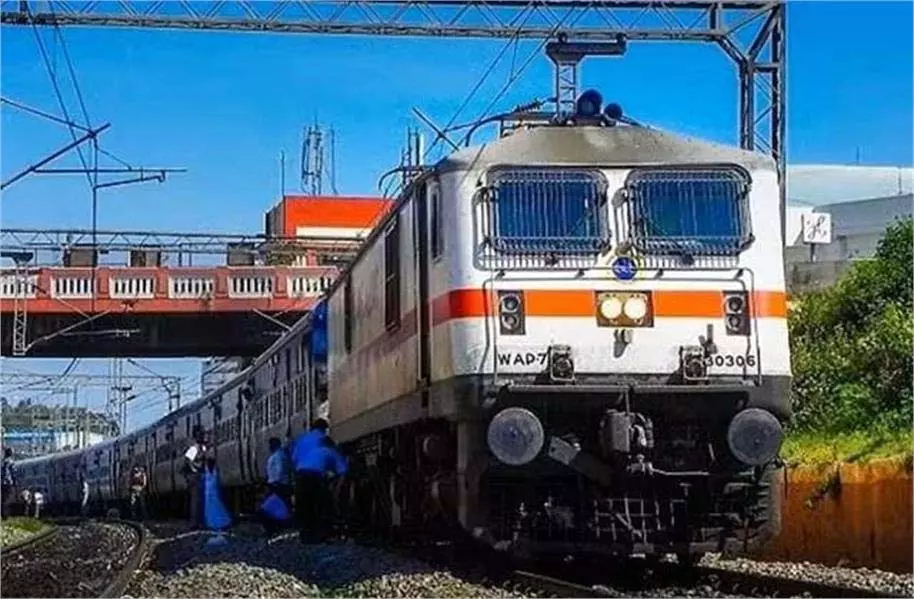 Punjab: छठ पर्व के चलते रेलवे का तोहफा, आज से यात्रियों को मिली खास सुविधा Punjab: छठ पर्व के चलते रेलवे का तोहफा, आज से यात्रियों को मिली खास सुविधा