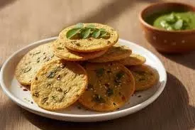 Moringa Leaves Mathri : सहजन के पत्तों से बनाएं हेल्दी और टेस्टी नमकीन मठरी Moringa Leaves Mathri : सहजन के पत्तों से बनाएं हेल्दी और टेस्टी नमकीन मठरी