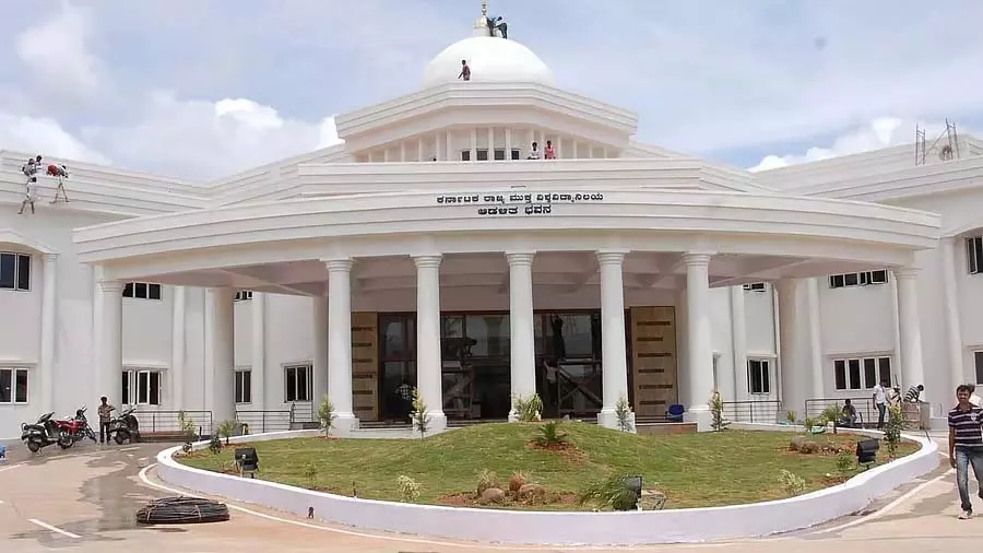 Karnataka: स्टेट ओपन यूनिवर्सिटी ने हेल्थकेयर और संबंधित कोर्स में एडमिशन वापस ले लिए है Karnataka: स्टेट ओपन यूनिवर्सिटी ने हेल्थकेयर और संबंधित कोर्स में एडमिशन वापस ले लिए है