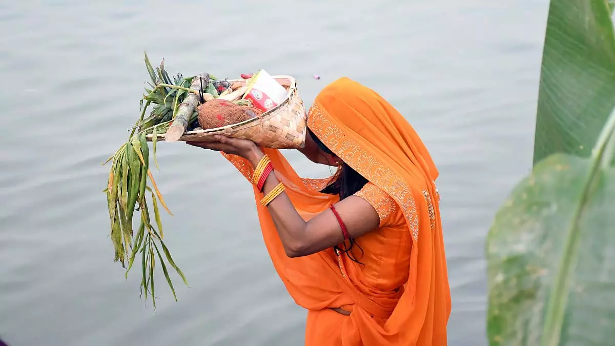 Chhath Puja 2025: जुहू बीच से गिरगांव चौपाटी तक त्योहार मनाने के लिए लोकप्रिय घाट Chhath Puja 2025: जुहू बीच से गिरगांव चौपाटी तक त्योहार मनाने के लिए लोकप्रिय घाट