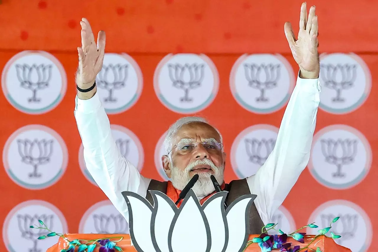 PM Modi का महागठबंधन पर हमला, कहा- राजद-कांग्रेस ने बिहार का भविष्य बर्बाद कर दिया PM Modi का महागठबंधन पर हमला, कहा- राजद-कांग्रेस ने बिहार का भविष्य बर्बाद कर दिया