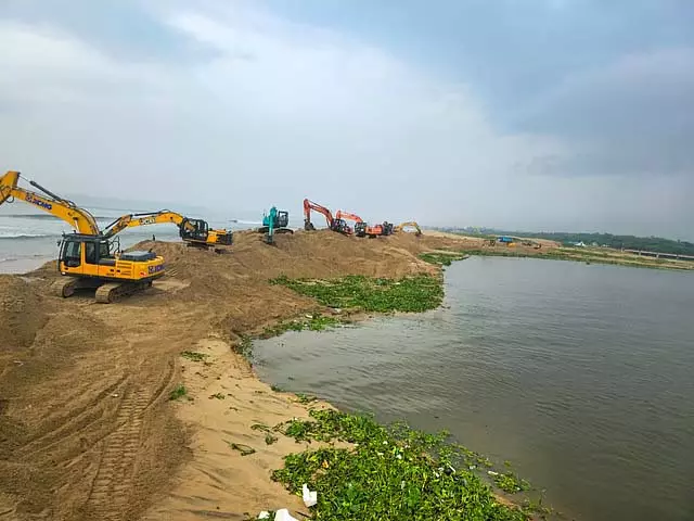 Tamil Nadu : अड्यार नदी के मुहाने को चौड़ा करने का काम तेज़ी से आगे बढ़ रहा है Tamil Nadu : अड्यार नदी के मुहाने को चौड़ा करने का काम तेज़ी से आगे बढ़ रहा है