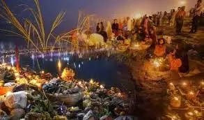 Chhath Puja 2025: जानिए छठ पूजा में सूर्य और छठी मैया की एक साथ पूजा का शास्त्रीय कारण Chhath Puja 2025: जानिए छठ पूजा में सूर्य और छठी मैया की एक साथ पूजा का शास्त्रीय कारण