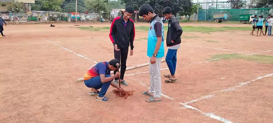 Hoskote : कमी के बावजूद खेल का उत्साह कायम है Hoskote : कमी के बावजूद खेल का उत्साह कायम है