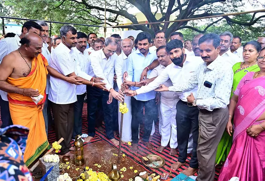 Karnataka : बशेट्टी में ₹4 करोड़ की लागत से एक अच्छी सुविधाओं वाला PU कॉलेज भवन का निर्माण Karnataka : बशेट्टी में ₹4 करोड़ की लागत से एक अच्छी सुविधाओं वाला PU कॉलेज भवन का निर्माण