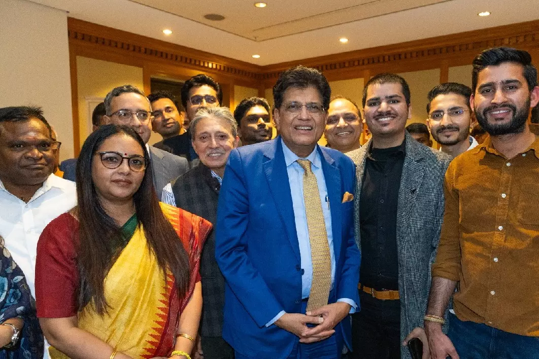Berlin में भारतीय समुदाय से संवाद, पीयूष गोयल ने साझा की भारत-जर्मनी सहयोग की दिशा Berlin में भारतीय समुदाय से संवाद, पीयूष गोयल ने साझा की भारत-जर्मनी सहयोग की दिशा