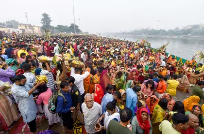 Bihar में चार दिवसीय छठ पर्व जारी Bihar में चार दिवसीय छठ पर्व जारी