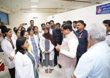 MP: मुख्यमंत्री कार्बाइड बंदूकों से घायल बच्चों से मिलने हमीदिया अस्पताल पहुंचे MP: मुख्यमंत्री कार्बाइड बंदूकों से घायल बच्चों से मिलने हमीदिया अस्पताल पहुंचे