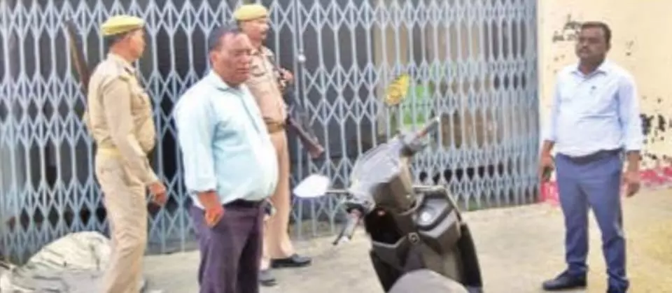 Bareilly: बहुउद्देशीय समिति पर ताला, गतिविधियाँ ठप Bareilly: बहुउद्देशीय समिति पर ताला, गतिविधियाँ ठप