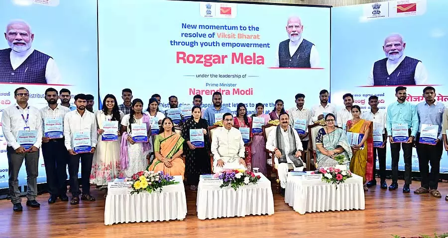 देश को सबसे पहले रखने की कोशिश करें: Union Minister देश को सबसे पहले रखने की कोशिश करें: Union Minister