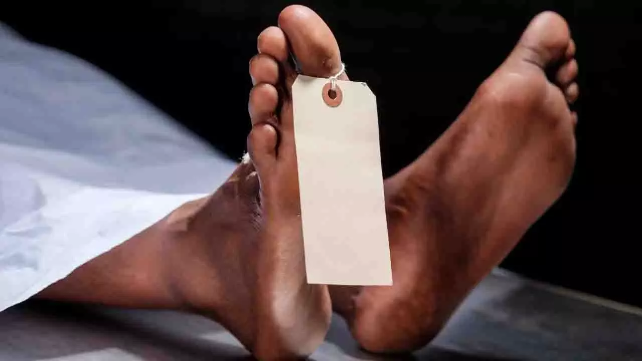 Sambalpur: बीमार मां को भावुक संदेश भेजने वाला युवक मृत पाया गया Sambalpur: बीमार मां को भावुक संदेश भेजने वाला युवक मृत पाया गया
